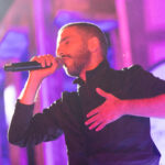 ΛΕΞ: Ιστορική συναυλία στο ΟΑΚΑ – Η παιδική χορωδία και η Χάρις Αλεξίου (vids)