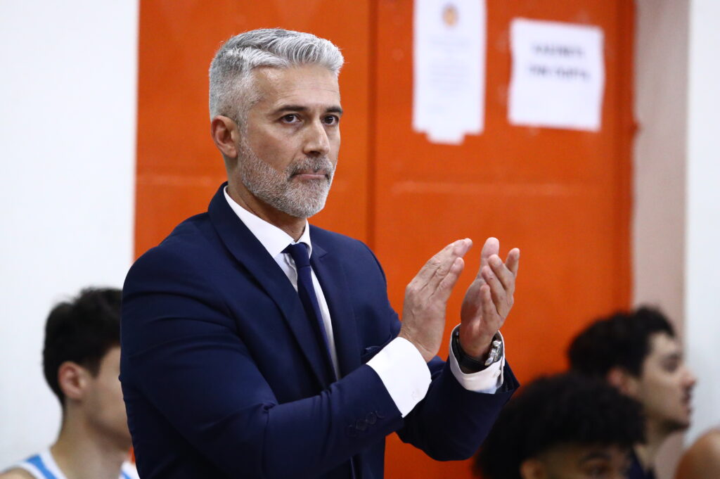 Η Μύκονος στην Basket League με τον ίδιο προπονητή (vid)