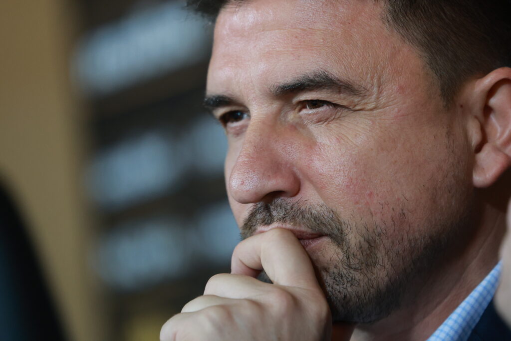 Πίσω από τις λέξεις του Ρέγες…