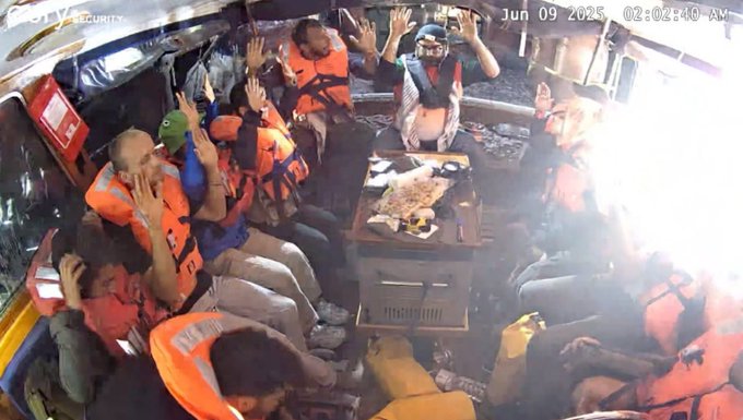 Πλοίο «Madleen»: Η στιγμή της εφόδου των Ισραηλινών κομάντος – Πώς αντέδρασαν οι ακτιβιστές (vid)