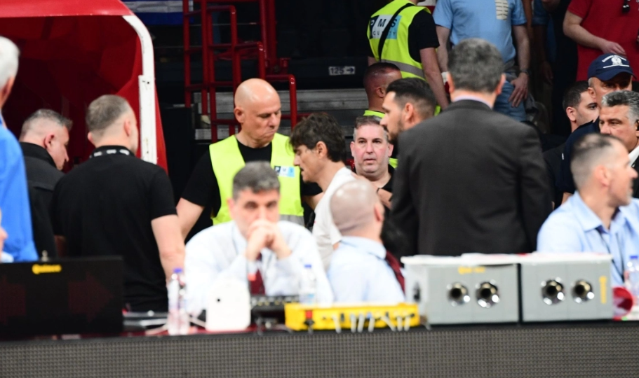 Αποβλήθηκε ο Γιαννακόπουλος από το ΣΕΦ (vid)