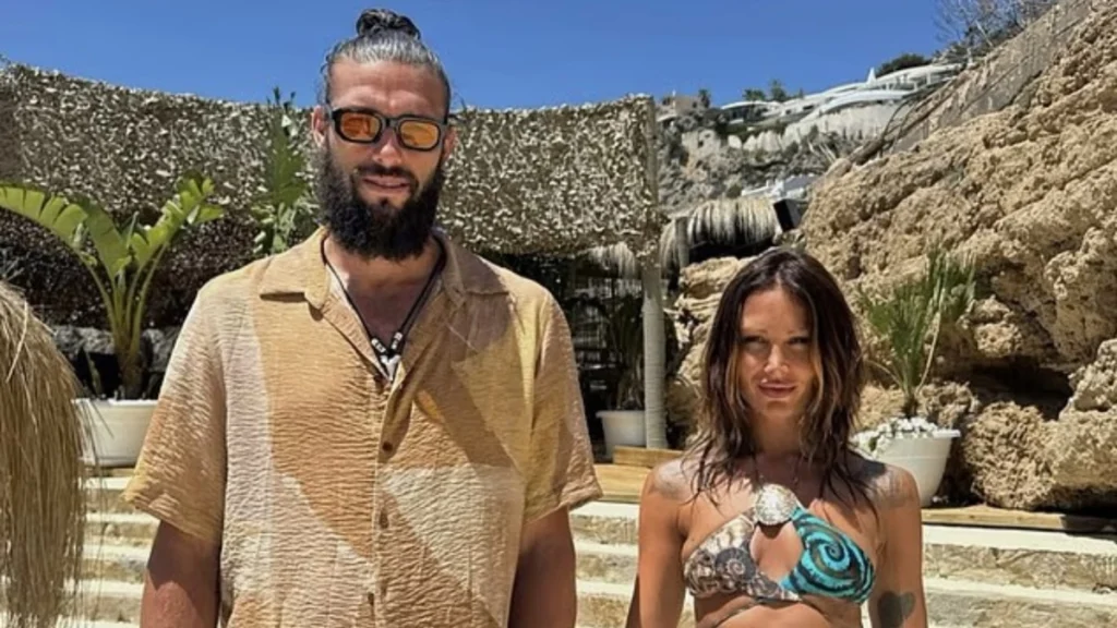 Μπλεξίματα για Άντι Κάρολ στην Μύκονο!