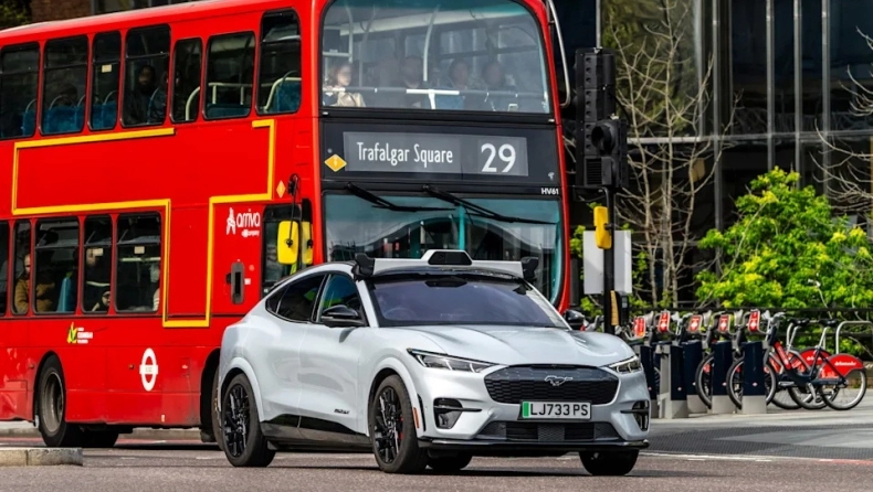 Τα πρώτα ρομποταξί έρχονται στο Ηνωμένο Βασίλειο το 2026