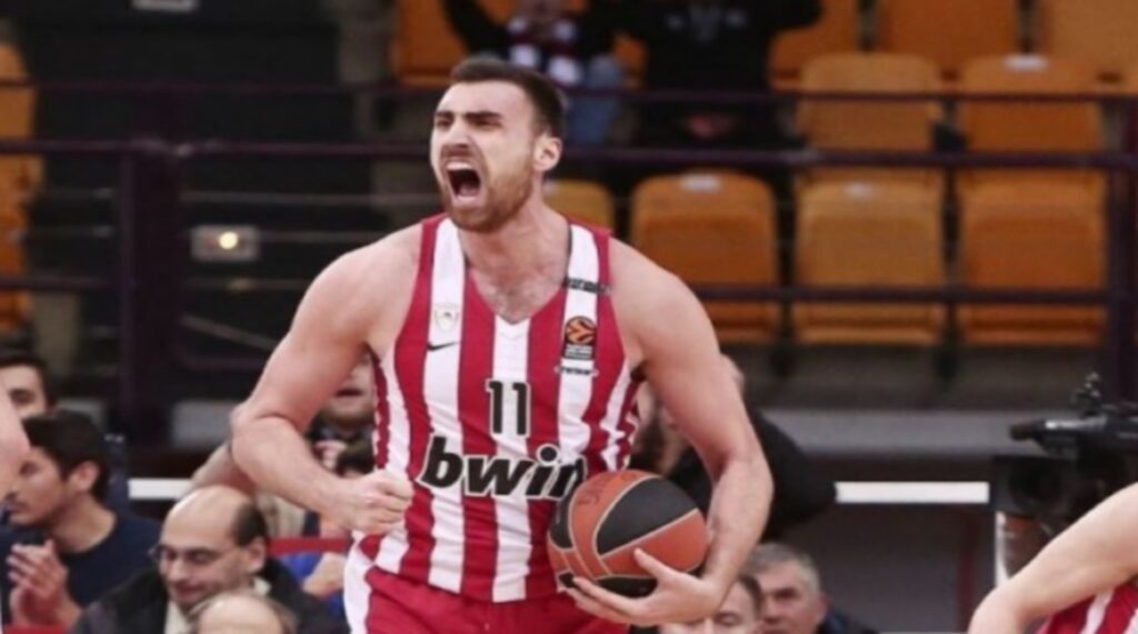 Για τρία ακόμη χρόνια στον Ολυμπιακό ο Μιλουτίνοφ