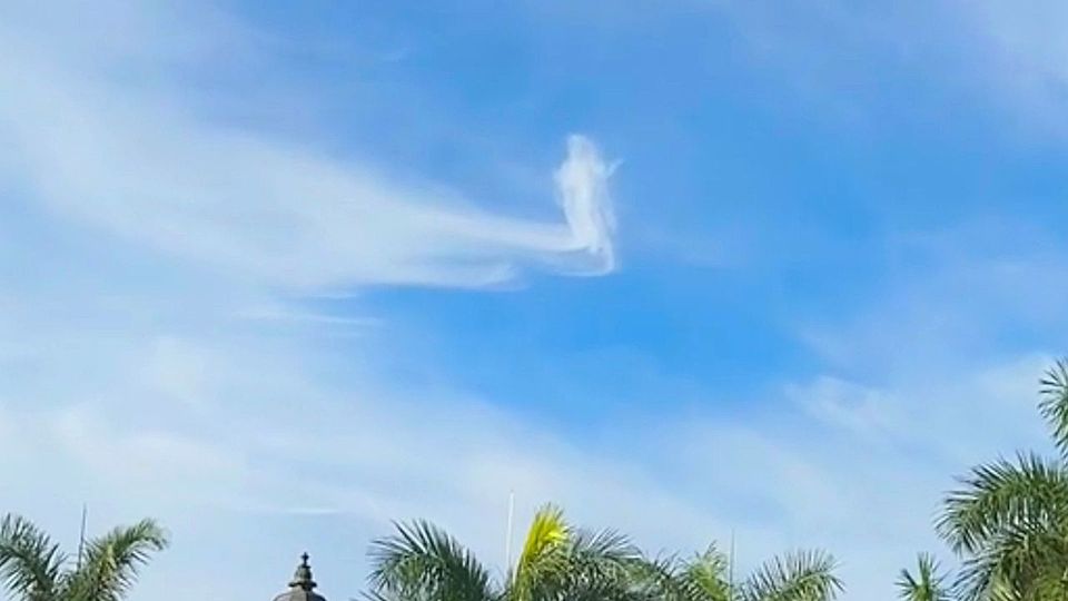 Σύννεφα σχημάτισαν στον ουρανό τον Χριστό! (vid)