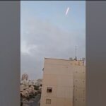 Η στιγμή που ιρανικός πύραυλος χτυπά κτίριο στη Μπερ Σεβά (vid)