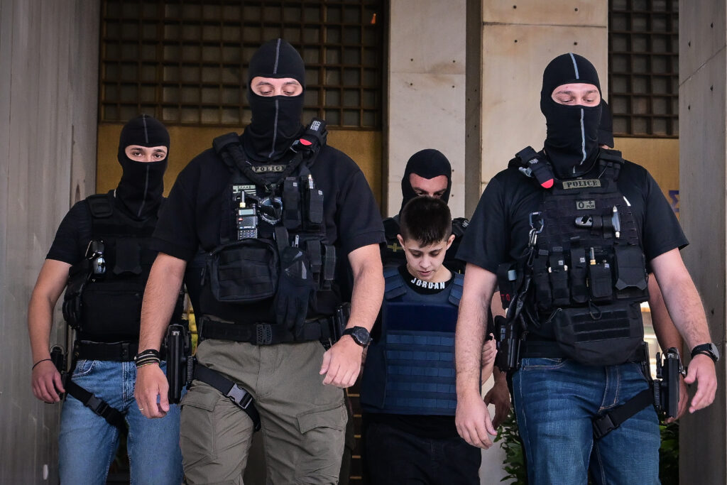 Οργή του κόσμου για Μουρτζούκου: «Να επανέλθει η θανατική ποινή» (vid)