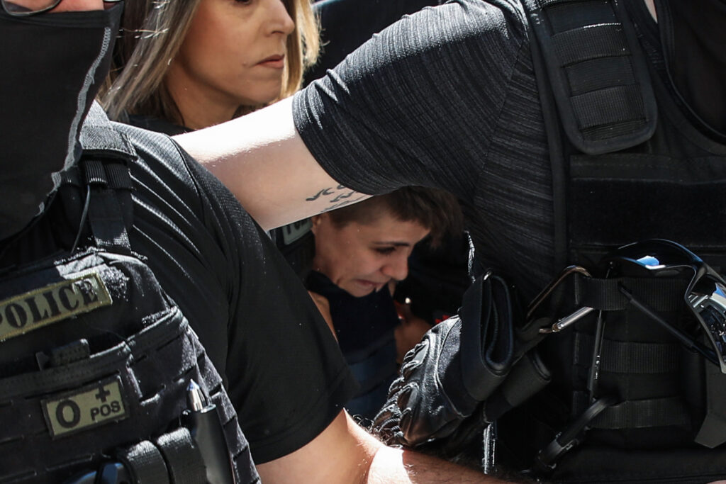 Στον δρόμο για τον Κορυδαλλό η Μουρτζούκου – Ανεπιθύμητη στα VIP (vid)