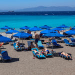 Γεμάτες από νωρίς οι παραλίες της Χαλκιδικής (vid)