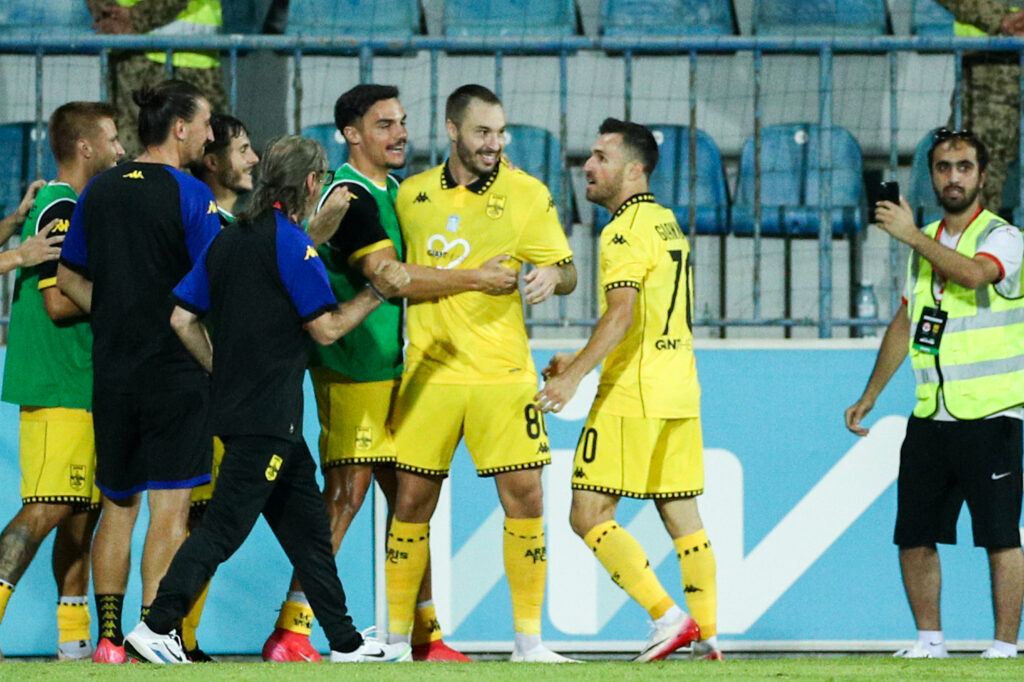 Αυτά που αναζητάει και στα δύο μισά του γηπέδου…