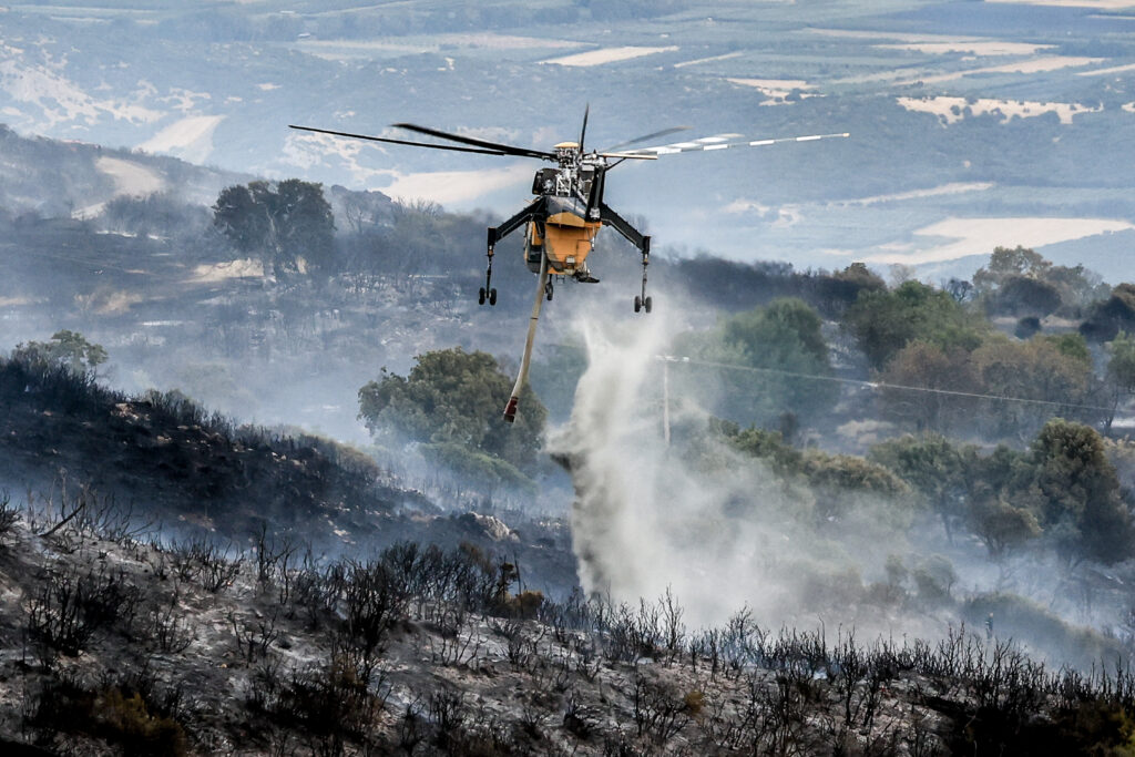 Ολονύκτια μάχη με τις φλόγες στην Άσσηρο (vid)