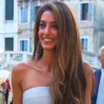 Η Αμάλ Κλούνεϊ… κρύβει τα κινητά των καλεσμένων της