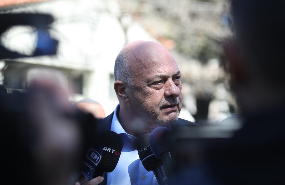 Ο Μπέος γλίστρησε στο σκάφος του κι έπεσε στη θάλασσα (pic)