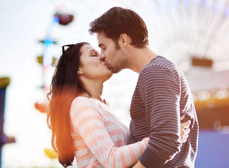 Σήμερα η Παγκόσμια Ημέρα Φιλιού (vid)