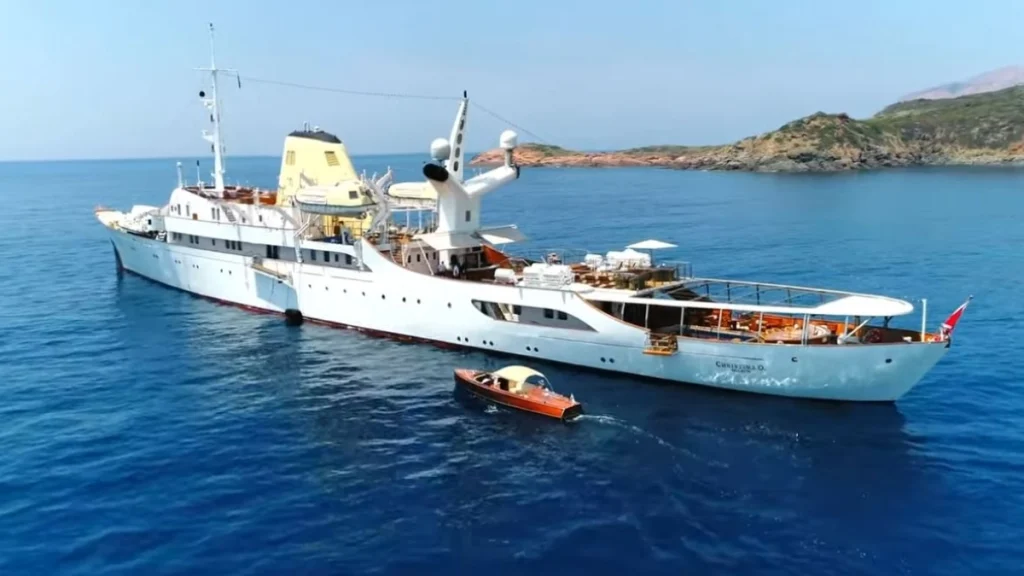 Το πάρτι αξίας 1.000.000 ευρώ Σλοβένου κροίσου στη θαλαμηγό του Ωνάση (vid)