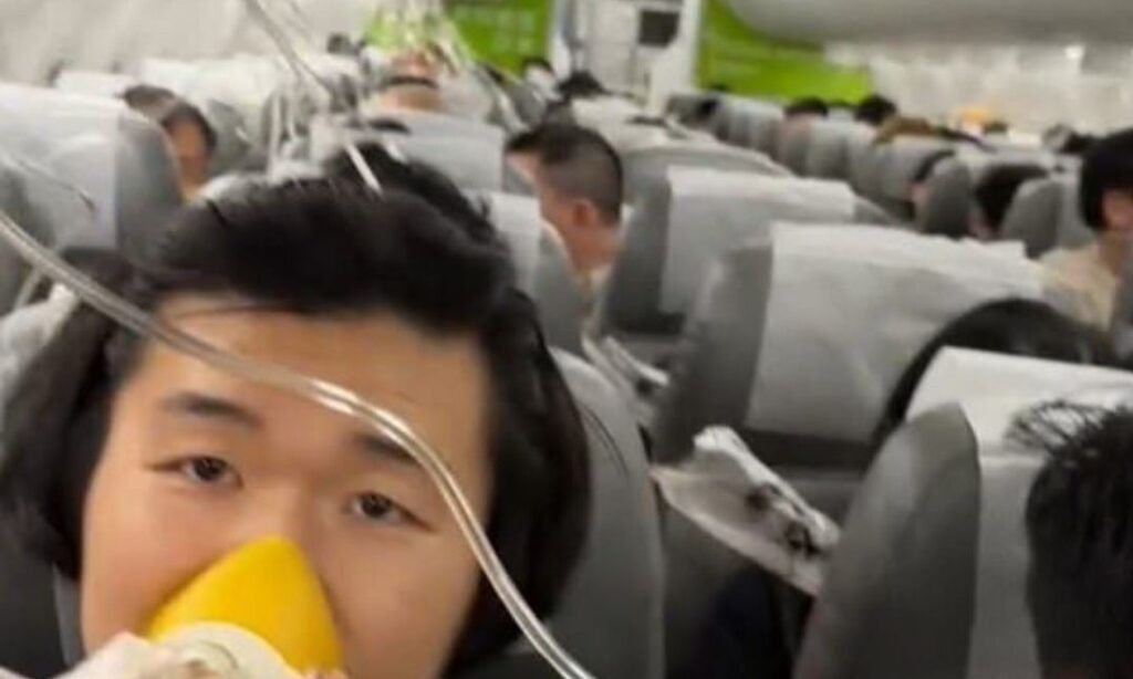 Ιαπωνία: Boeing έκανε βίαιη κάθοδο και κάποιοι… έγραφαν τη διαθήκη τους