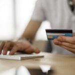 Πληρωμή φόρου εισοδήματος με κάρτα – Τι ισχύει με την έκπτωση (vid)