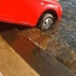 Κόρινθος: Αυτοκίνητο έπεσε στη θάλασσα (vid)
