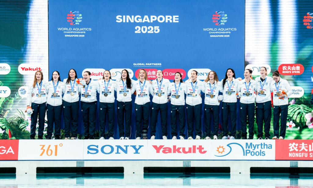 Πόλο: Tα «χρυσά» κορίτσια ψέλνουν με περηφάνιο τον εθνικό ύμνο (vid)