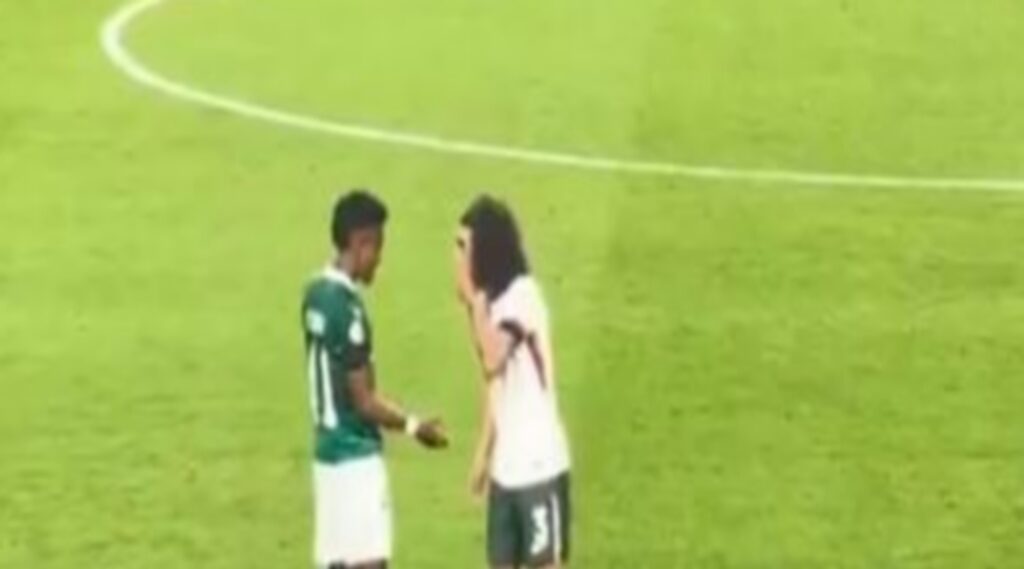 O Κουκουρέγια… αρνήθηκε χειραψία (vid)