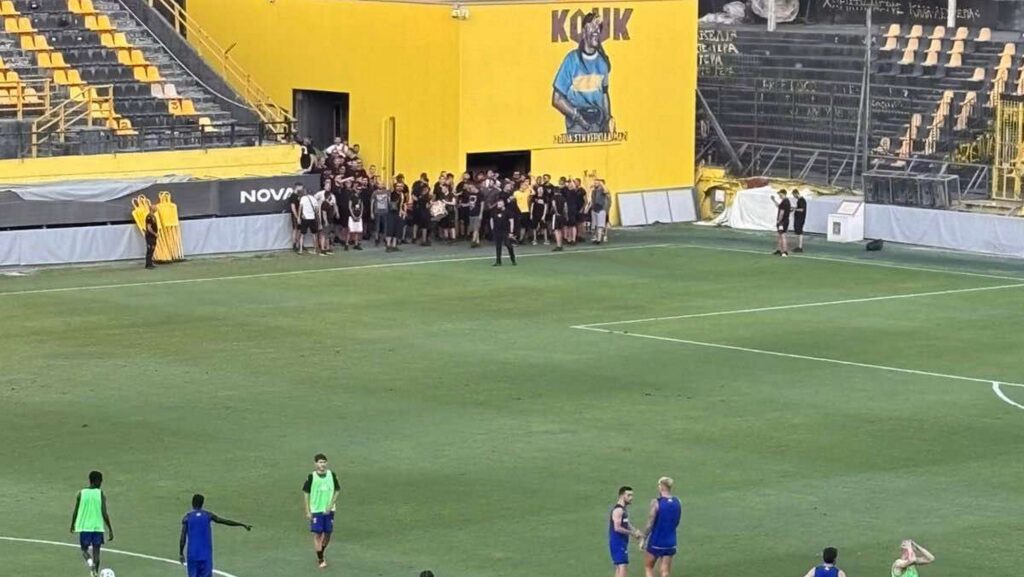 Μήνυμα πρόκρισης από τον κόσμο στην προπόνηση! (vid)