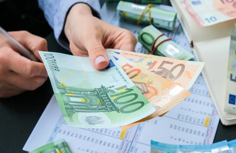 Οι… λεπτομέρειες της αύξησης του κατώτατου μισθού (vid)