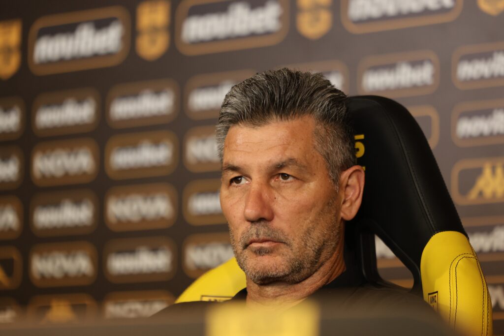 Ουζουνίδης: “Πρέπει να… πάρουμε μαζί μας τον κόσμο” (vid)