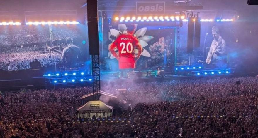 Συγκίνησαν οι OASIS, αφιέρωσαν το “Live Forever” στον Ζότα (vid)