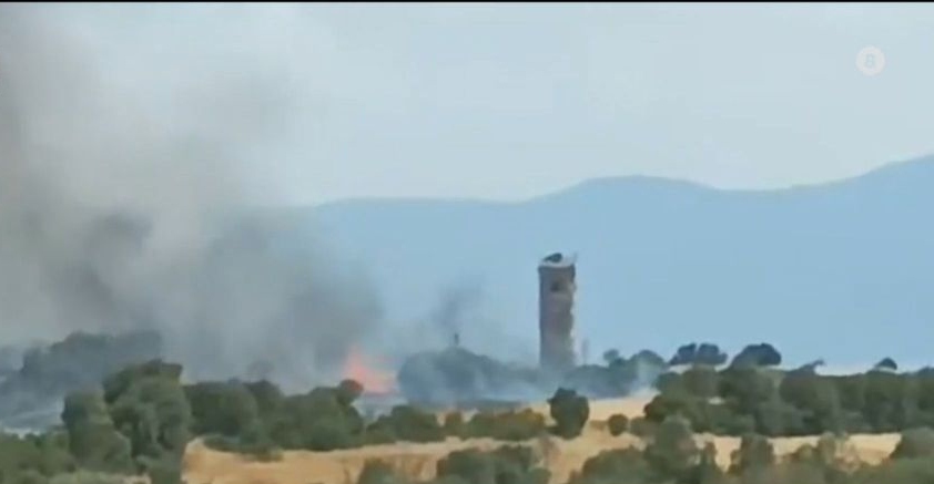 Σέρρες: Ολονύκτια μάχη με τις φλόγες σε εργοστάσιο ξυλείας (vid)