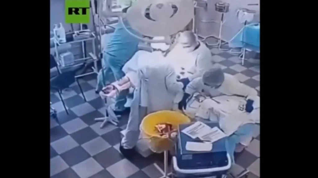 Συγκλονιστικό βίντεο: Ο σεισμός «χτυπά» τη στιγμή χειρουργικής επέμβασης (vid)