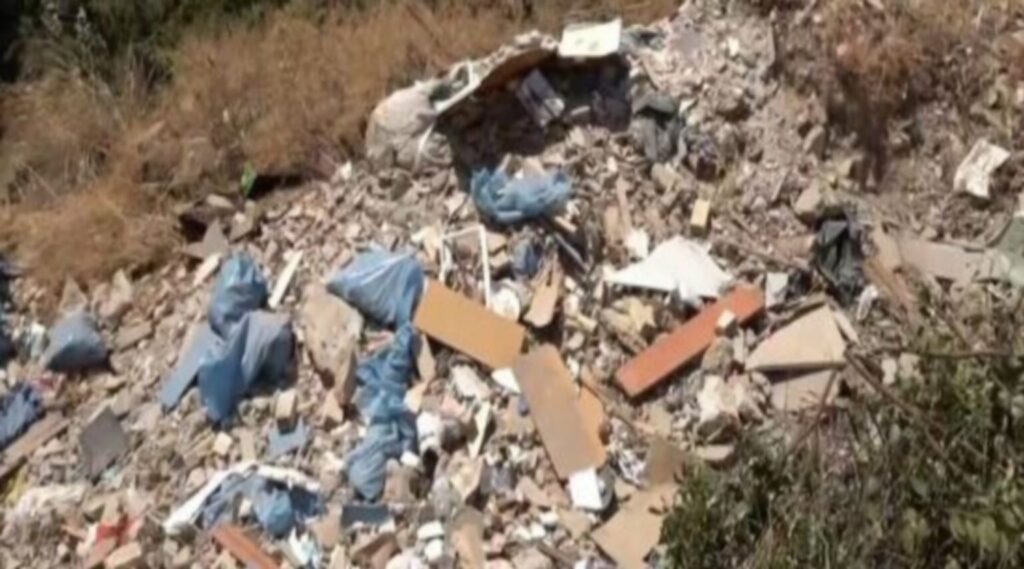 Έφτιαξαν… αυτοσχέδια χωματερή στον Εύοσμο (vid)