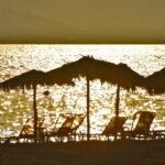 Χαλκιδική: Είχε τοποθετήσει παράνομα 693 ξαπλώστρες (vid)