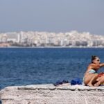 Τοπικές μπόρες αύριο και από Κυριακή καύσωνας (vid)