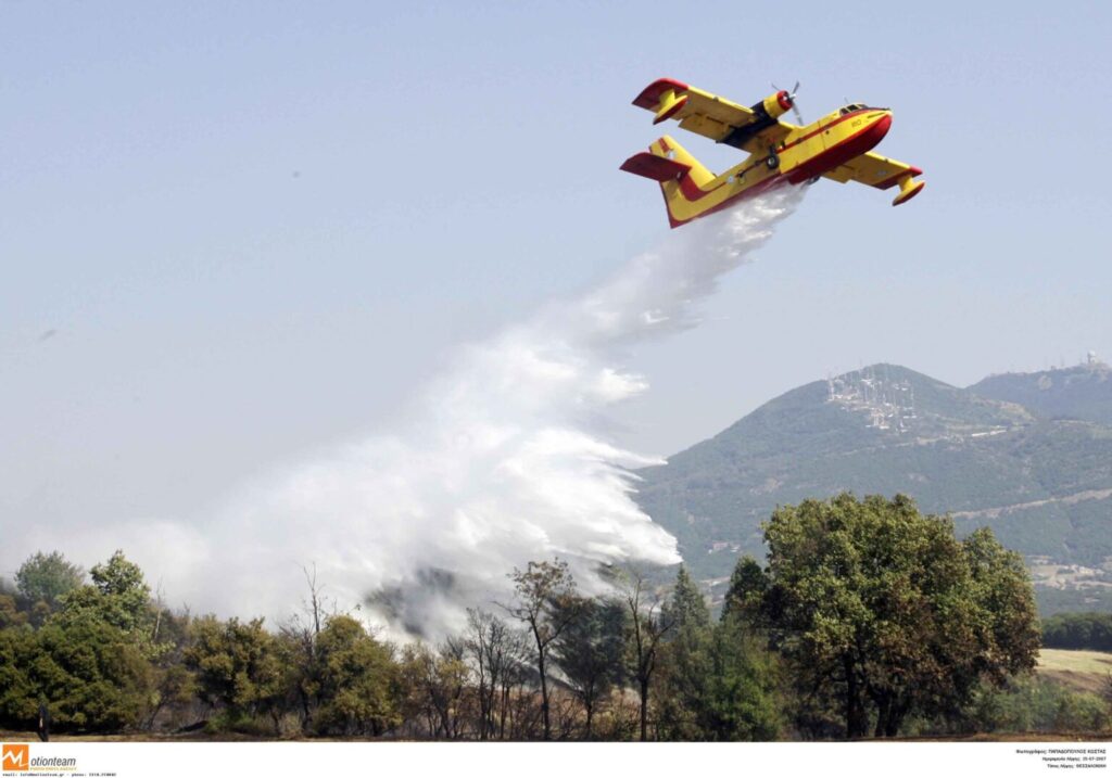 Φωτιά στον Χορτιάτη – Ισχυρές δυνάμεις της Πυροσβεστικής στο σημείο