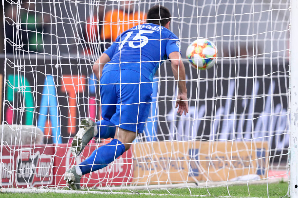 Η… φαρμακερή τρίτη επαφή και η επιμονή του Ουζουνίδη