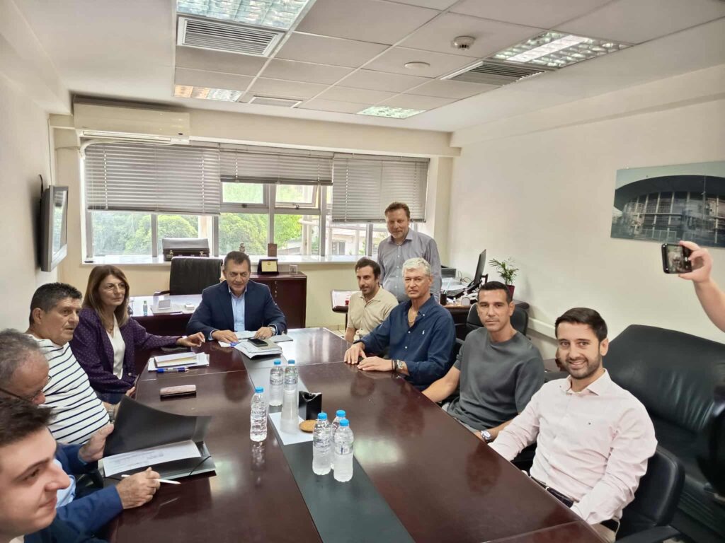 Άρχισε η συνάντηση της ΚΑΕ ΑΡΗΣ με τον Βρούτση (vids)