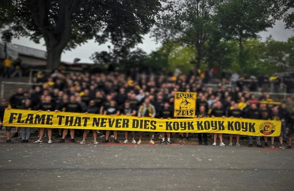 Οι οπαδοί Ντόρτμουντ και Σεντ Ετιέν τίμησαν τη μνήμη του Κουκ (pics)