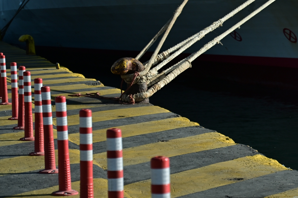 Φέρι μποτ με 105 επιβάτες προσάραξε στα Νέα Στύρα