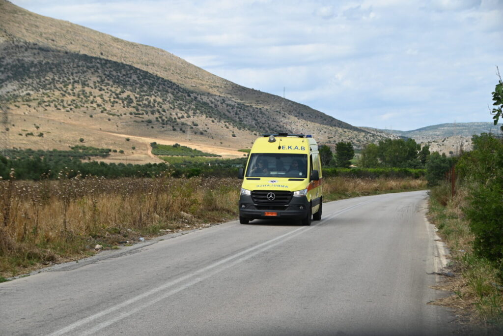 Σοβαρό τροχαίο στην Κατερίνη: Αυτοκίνητο έπεσε σε γκρεμό