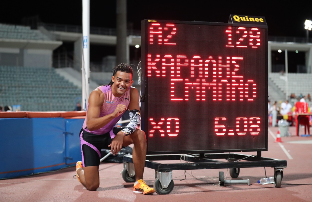 Η αποθέωση στον Καραλή και η ιστορική φωτογραφία με το 6.08 (vid)