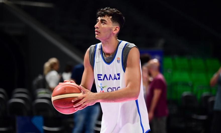 Κάκωση στο μετακάρπιο ο Σαμοντούροφ