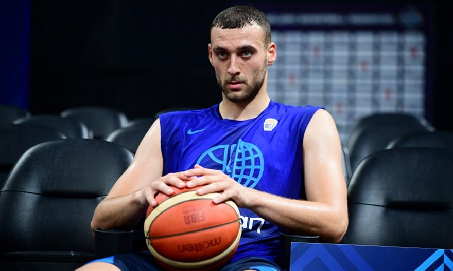 Κόπηκε ο Νετζήπογλου, συνεχίζει με 15 παίκτες η Εθνική