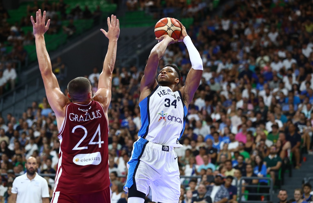 Τρομερός και «διπλός» Γιάννης με Λετονία (vid)