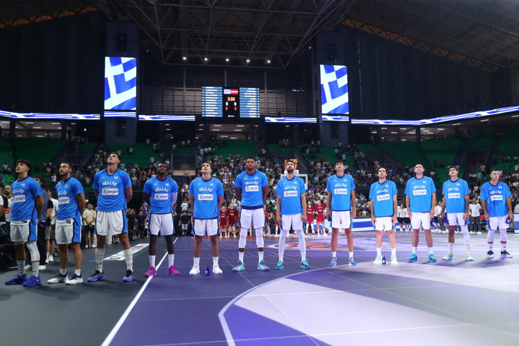 Αυλαία στο Ακρόπολις με… Ελλάδα-Ιταλία (vids)