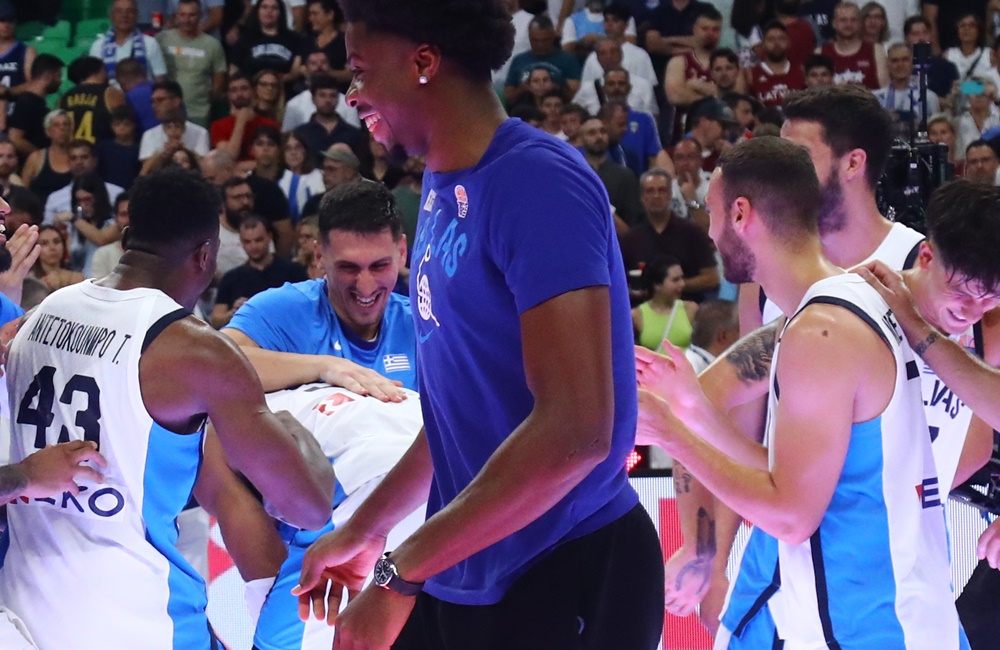 Οι σφαλιάρες του Λαρεντζάκη στον Γιάννη (vid)