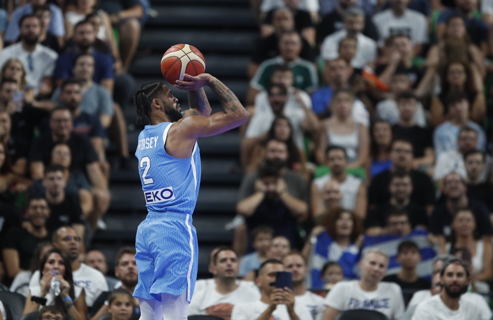 Τρομερή ενέργεια από Ντόρσει που σκοράρει για τρεις (vid)