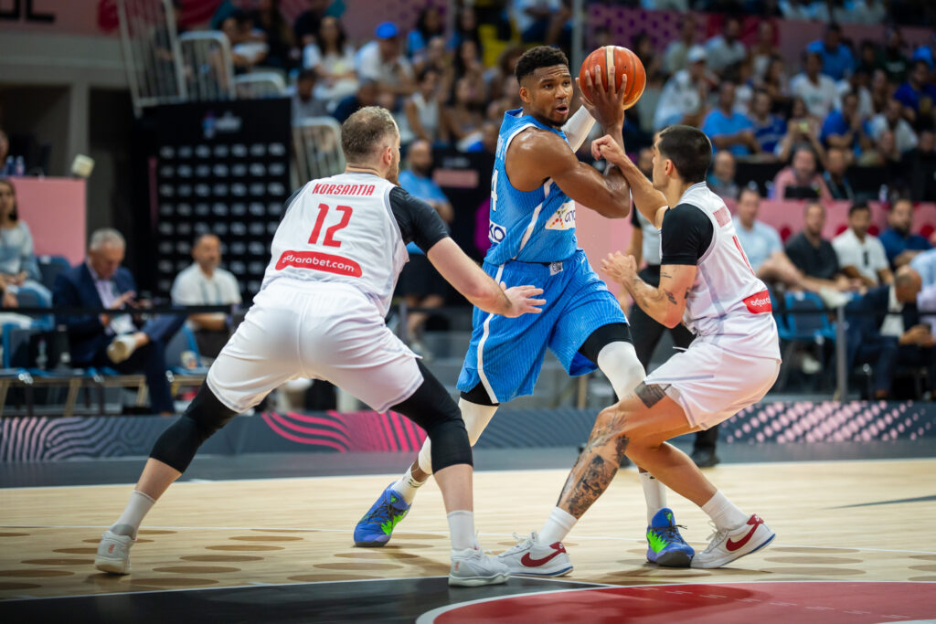 Η Ελλάδα διέλυσε την Γεωργία και είναι κοντά στην πρώτη θέση (vids)