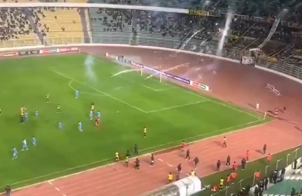 Βολιβία: Οπαδοί έριξαν φωτοβολίδα και τραυμάτισαν τον σκόρερ της ομάδας τους