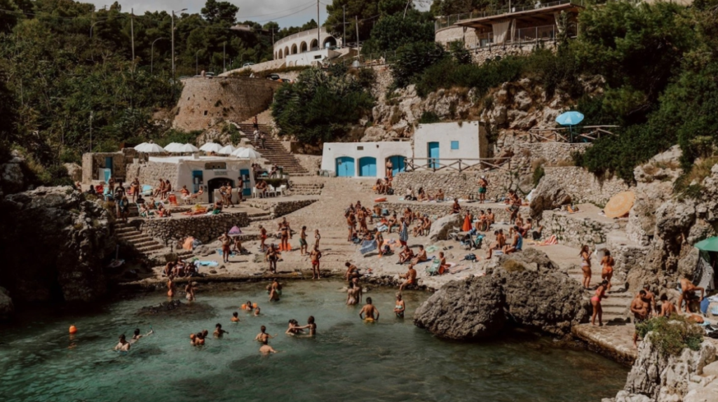 Μουσική 2€ ανά άτομο: Τουρίστες σοκαρισμένοι από λογαριασμό στην Ιταλία