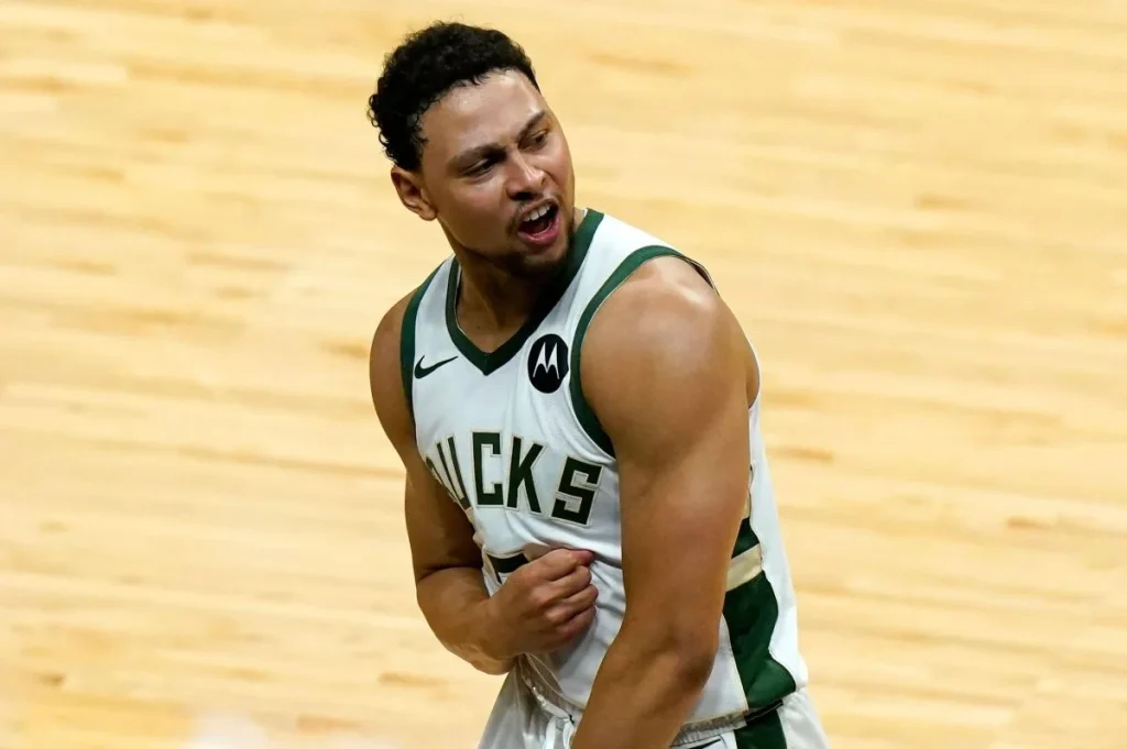 Οι τελευταίες λεπτομέρειες και οι αφίξεις